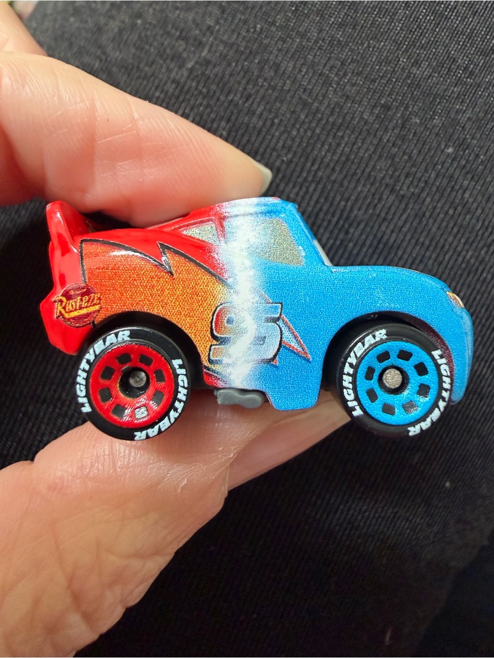 Pixar Cars “Tranforming” Lighting McQueen mini diecast